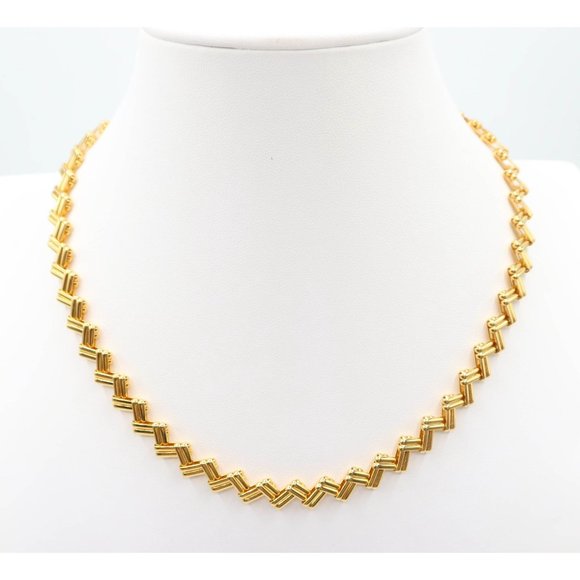 Vintage AVON Gold Tone Zig Zag Chain Choker Necklace 18" Long - Picture 1 of 8